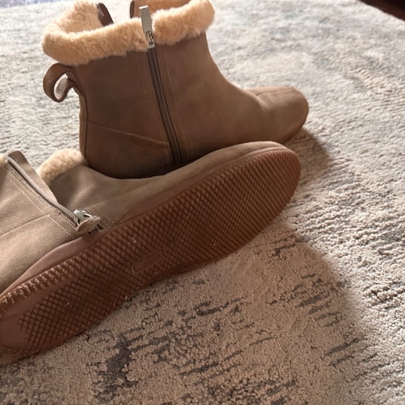 Naturalizer Suede Booties w/ Fur lining - Picture 4 of 5
